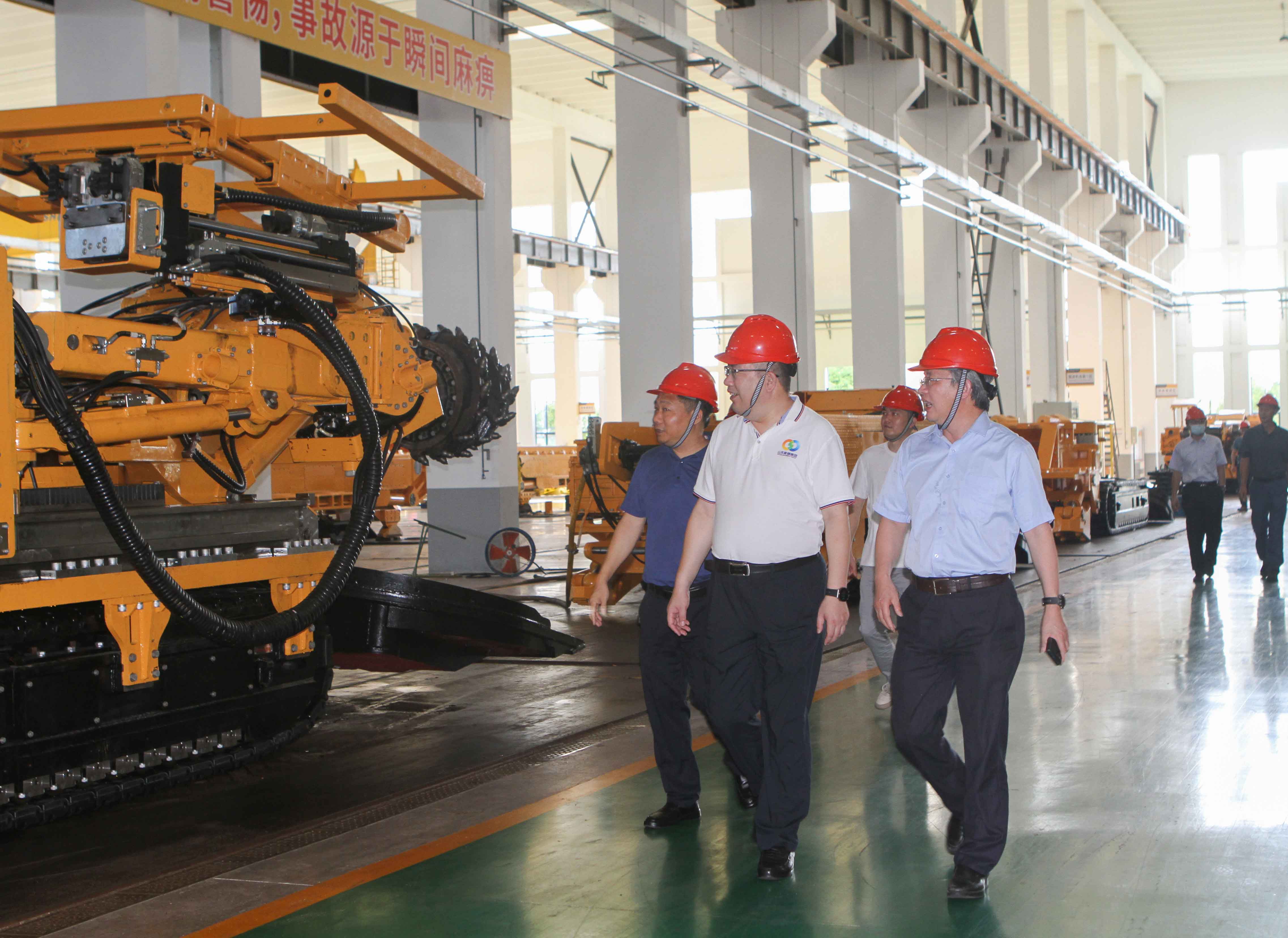 山能集團副總經理劉小平一行來我公司考察指導(圖1)