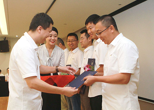 電氣研究院導(dǎo)師授證2.jpg 電氣研究院導(dǎo)師授證2.jpg